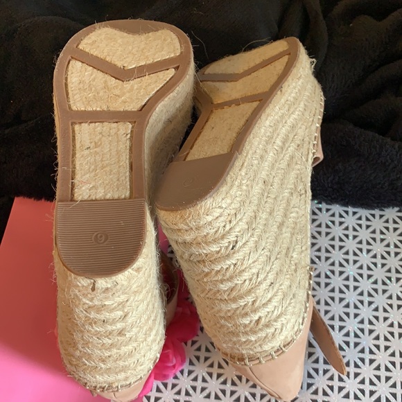 Marc Fisher wedge heel sandal - Picture 4 of 7